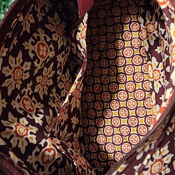 EUC, Retired Vera Bradley Burgandy Medallion Hobo Med Handbag - Picture 3 of 8
